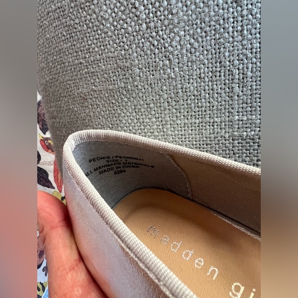 New Madden Girl silver Mary Jane ballet flats - Picture 8 of 9